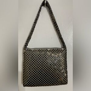 ⬇️Price Drop⬇️ Vintage Silver Metallic Mesh handbag *See description*